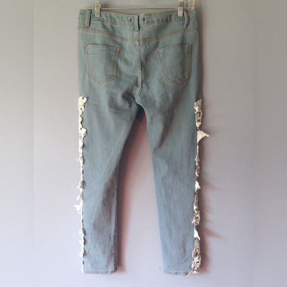 Floral Lace cut Jeans - Picture 2 of 8